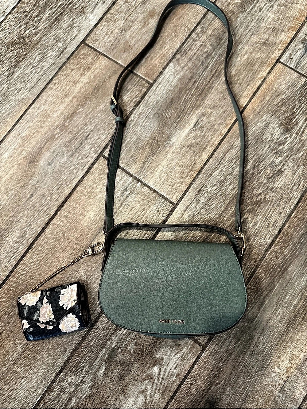 Anne Klein Dome Crossbody Bag Green & Black Floral change purse. Excellent condi